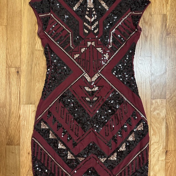 Express short sleeve sequin dress - Picture 4 of 4